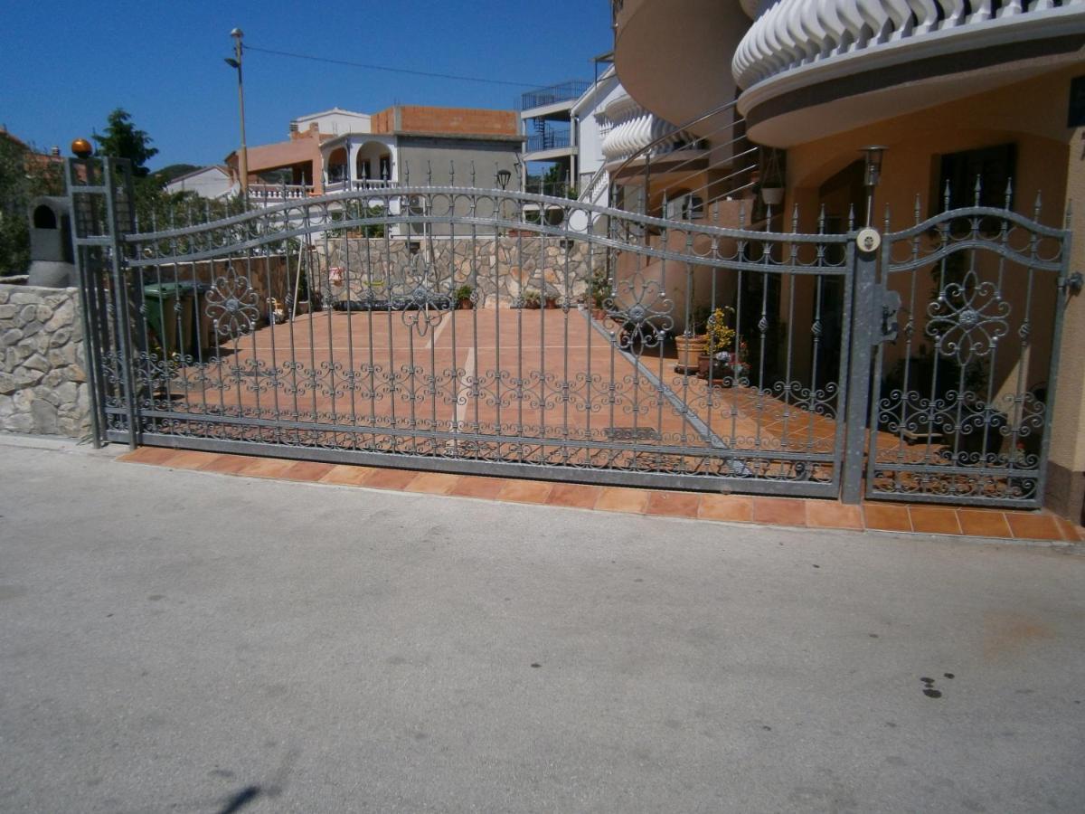Apartments With A Parking Space Vodice - 13973 Exterior photo